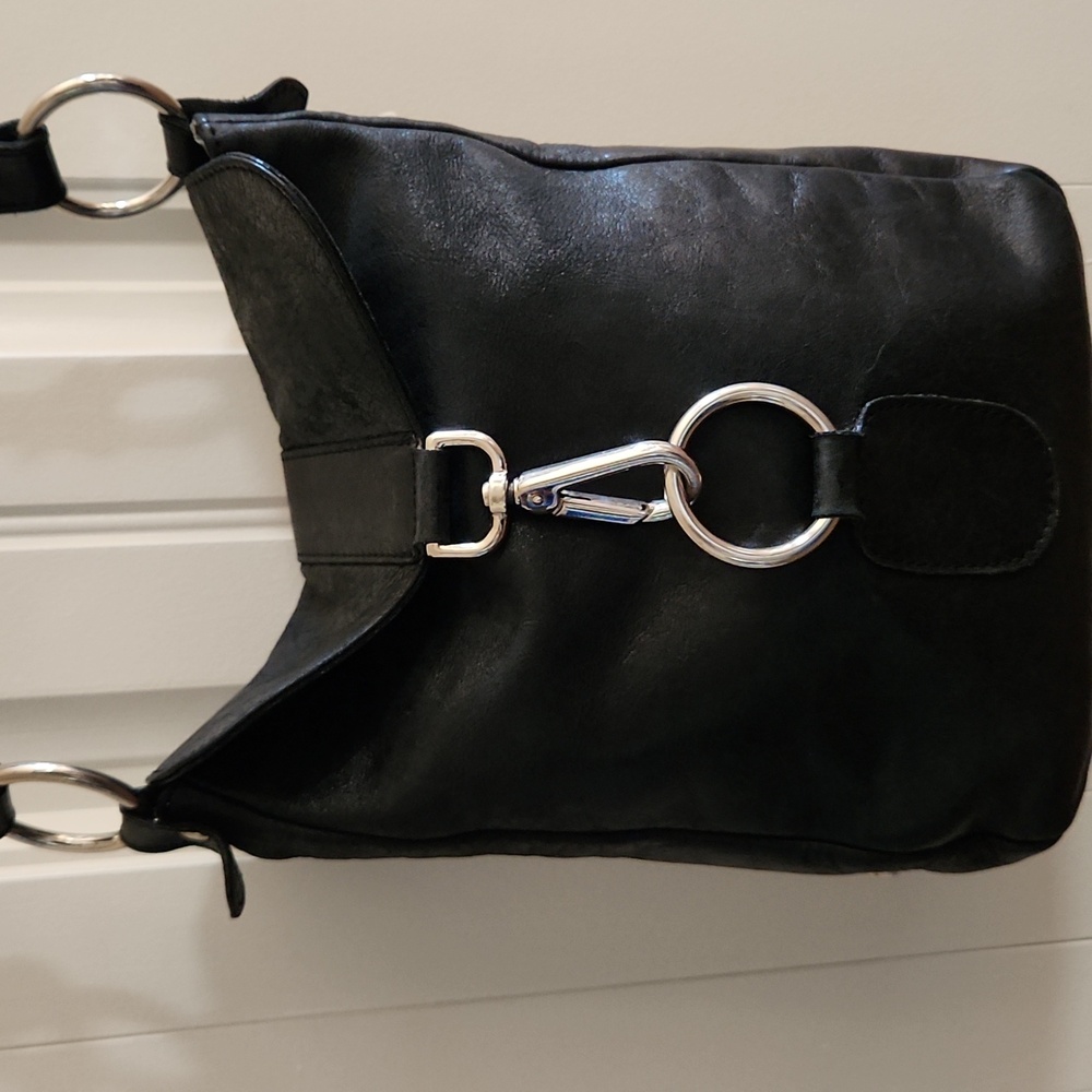 The Trend / Elegant Black Leather Shoulder Bag / Made In Italy
